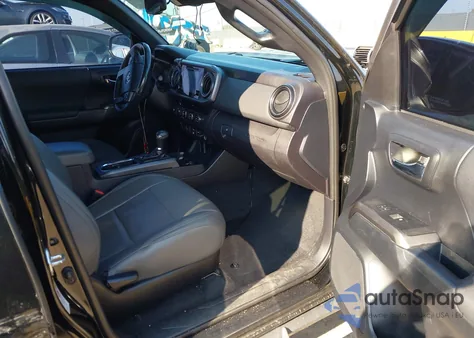 2018 Toyota Tacoma Trd Sport z USA, uszkodzony, nr VIN 3TMDZ5BNXJM042736